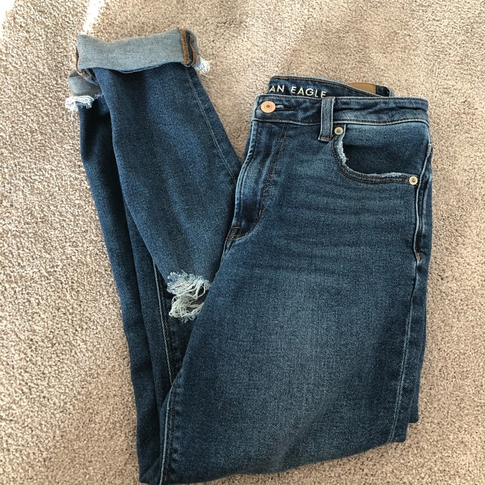 American Eagle Mom Jeans Ripped Knee Darkwash